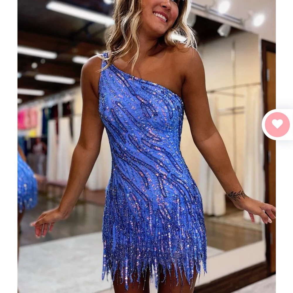 Hellymoon homecoming dress